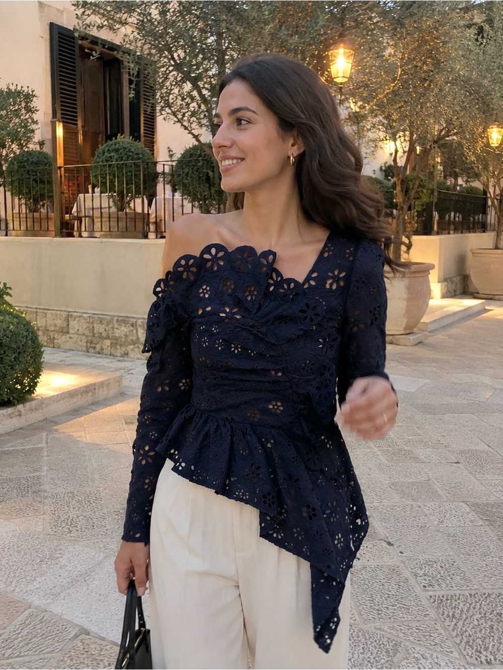NWT Self-Portrait Navy Asymmetric Floral Broderie Frill Top Size 2 MSRP $415